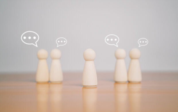 Abbildung von Spielfiguren aus Holz