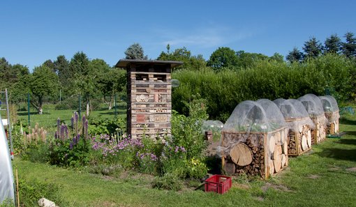 Insektenhotel im Garten