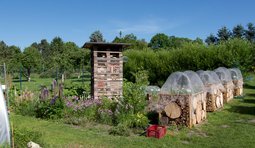 Insektenhotel im Garten